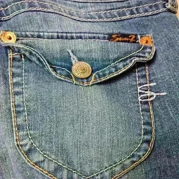 Seven Denim Knee Length Distressed Size 8 Crop - Picture 10 of 10